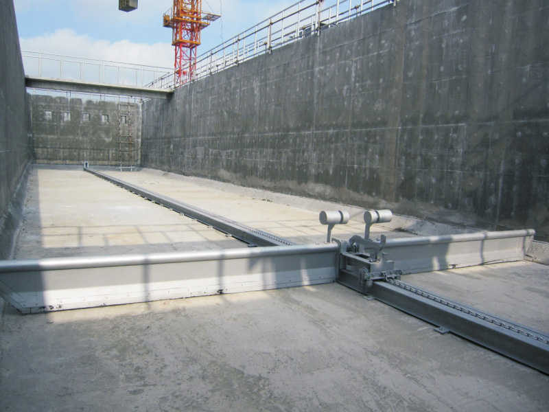 單軌式水下刮泥機